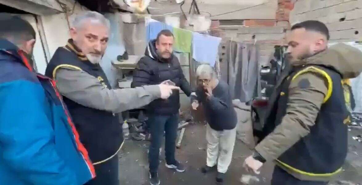 Kaçırılan 8 yaşındaki çocuğun 7 yıllık esaretini polis bitirdi! Çöp evde bulundu 10